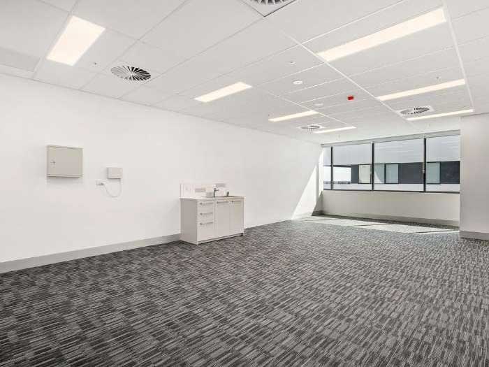 Ceramic bathtub case 10